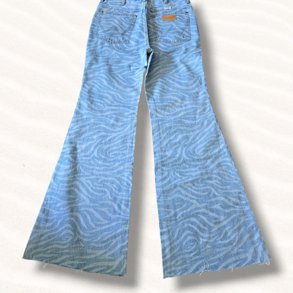 Wrangler Meow Laser Tiger Print Wanderer Jeans High Rise Flare Size 29x34 - Picture 3 of 7